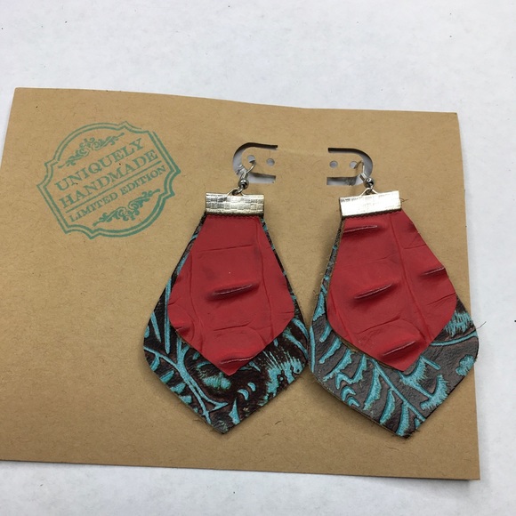 Meet your Posher, Emily - Picture 3 of 3